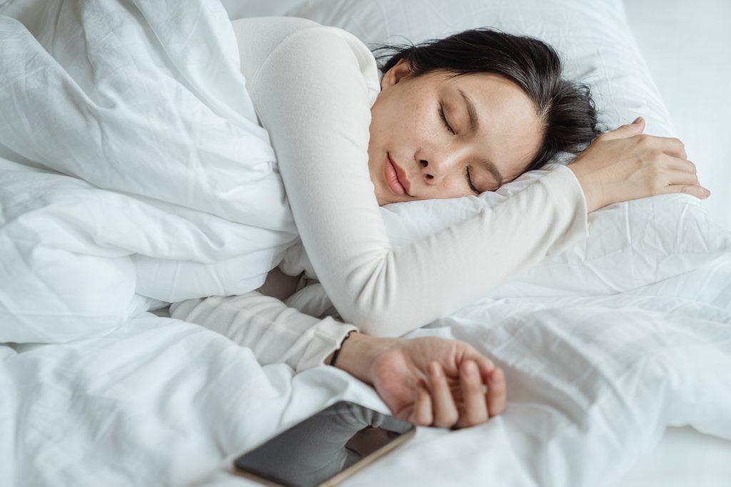 醫師提醒，深度睡眠也是減肥一大關鍵因素。（示意圖／取自Pexels）.jpg