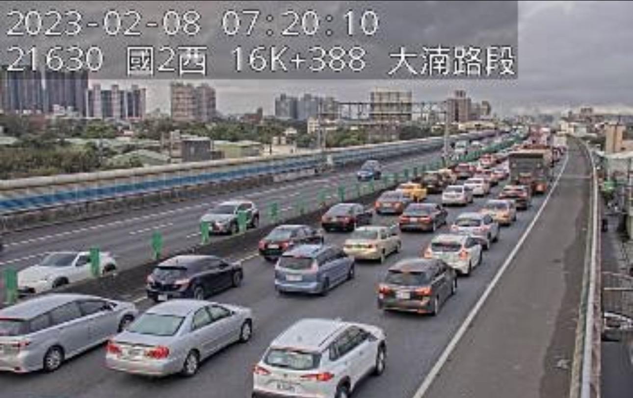 快訊/國道2號12.6K追撞車禍　車流紫爆回堵5公里
