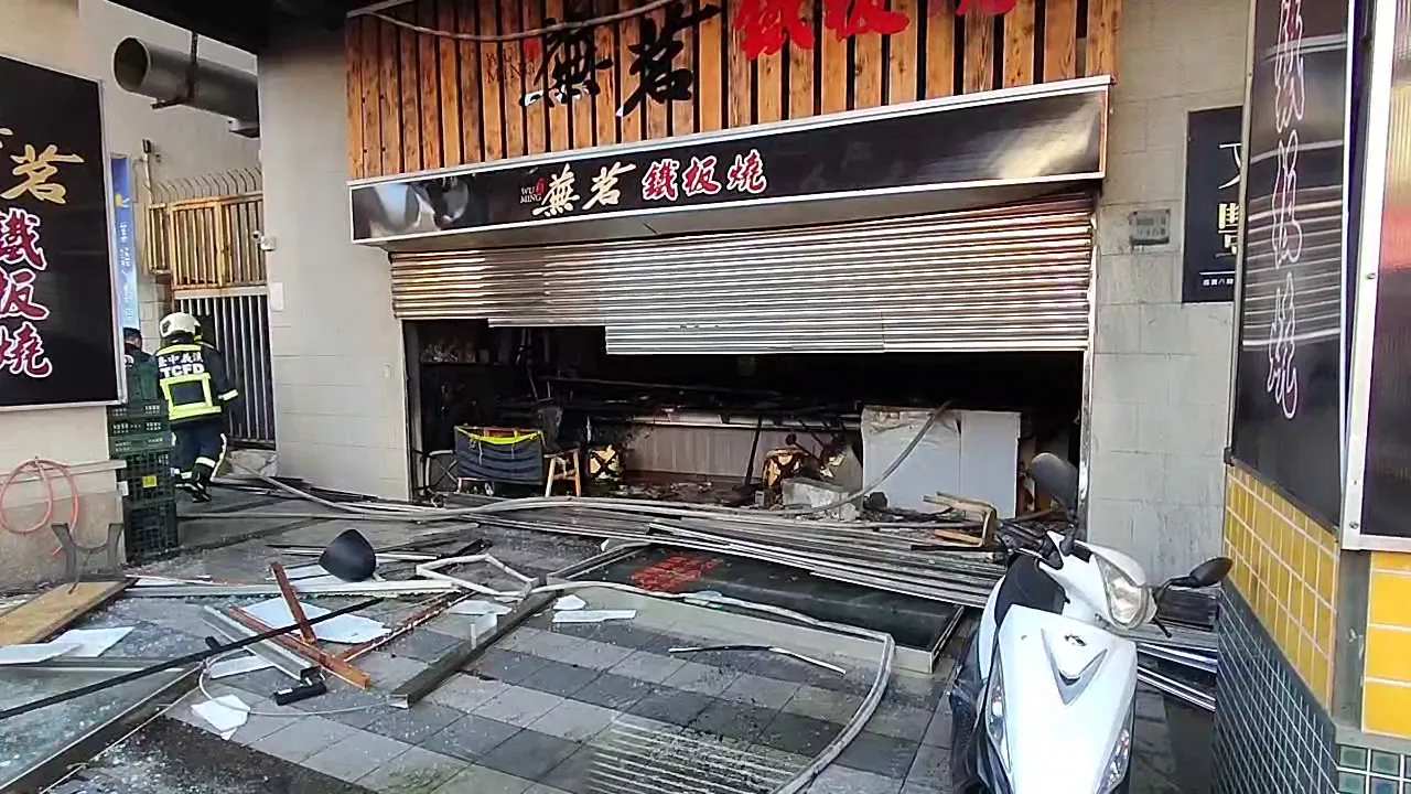 快訊/大年初六「碰」一聲！台中驚見鐵板燒店遭祝融　疑似還氣爆