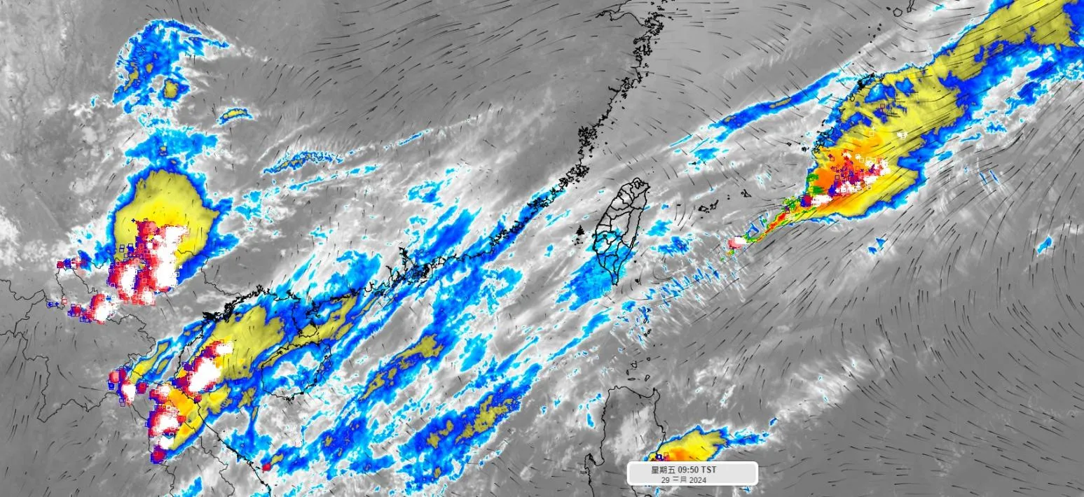 台灣周遭「閃電對流旺盛」！氣象專家警「這幾天」慎防雷雨